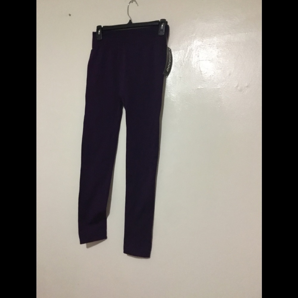 One size plum leggings nice with boots or uggs.
